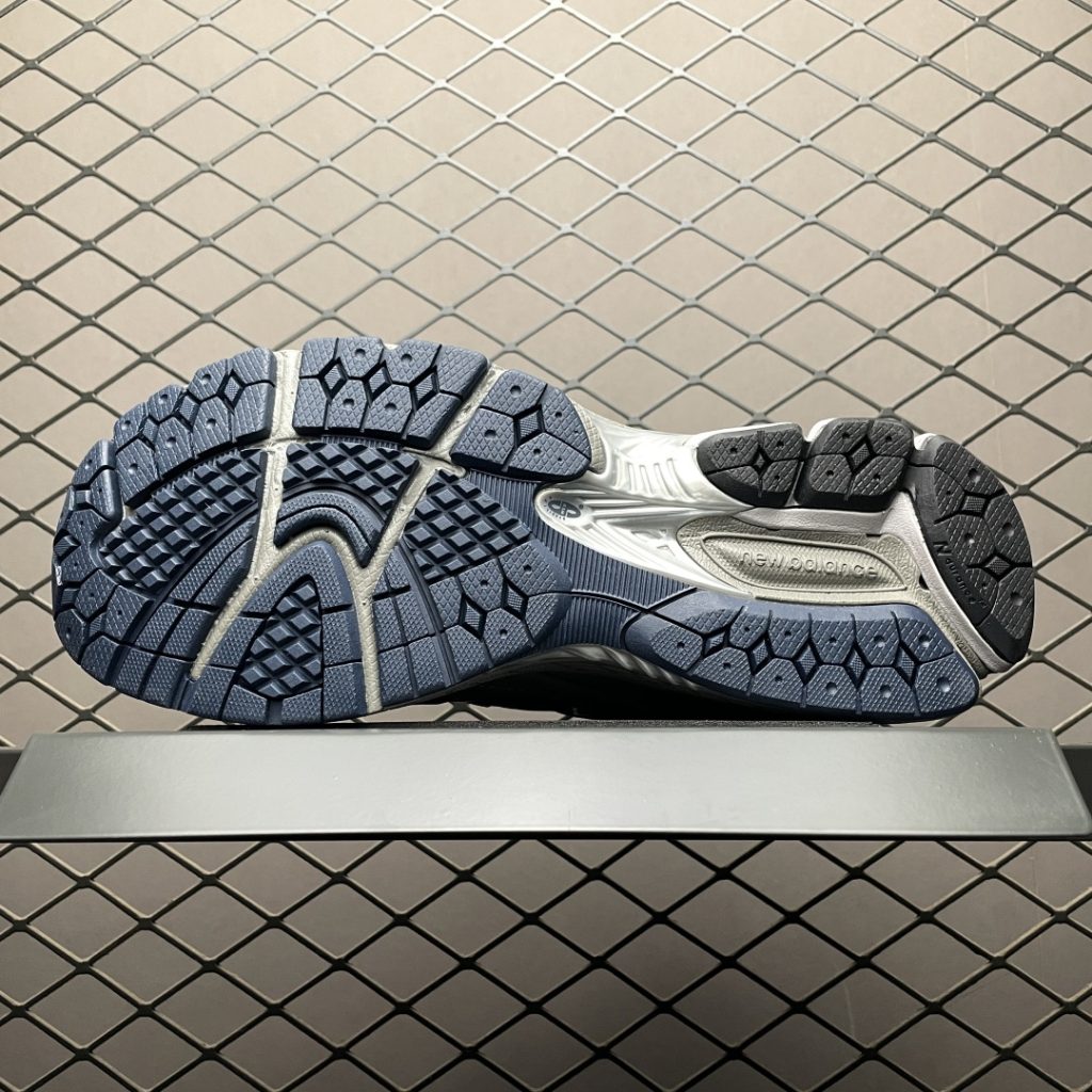 New Balance 2002R 缓震 防滑耐磨 透气 复古拼接 防水 气垫 慢跑 跑鞋插图3 New Balance 2002R 缓震 防滑耐磨 透气 复古拼接 防水 气垫 慢跑 跑鞋插图3