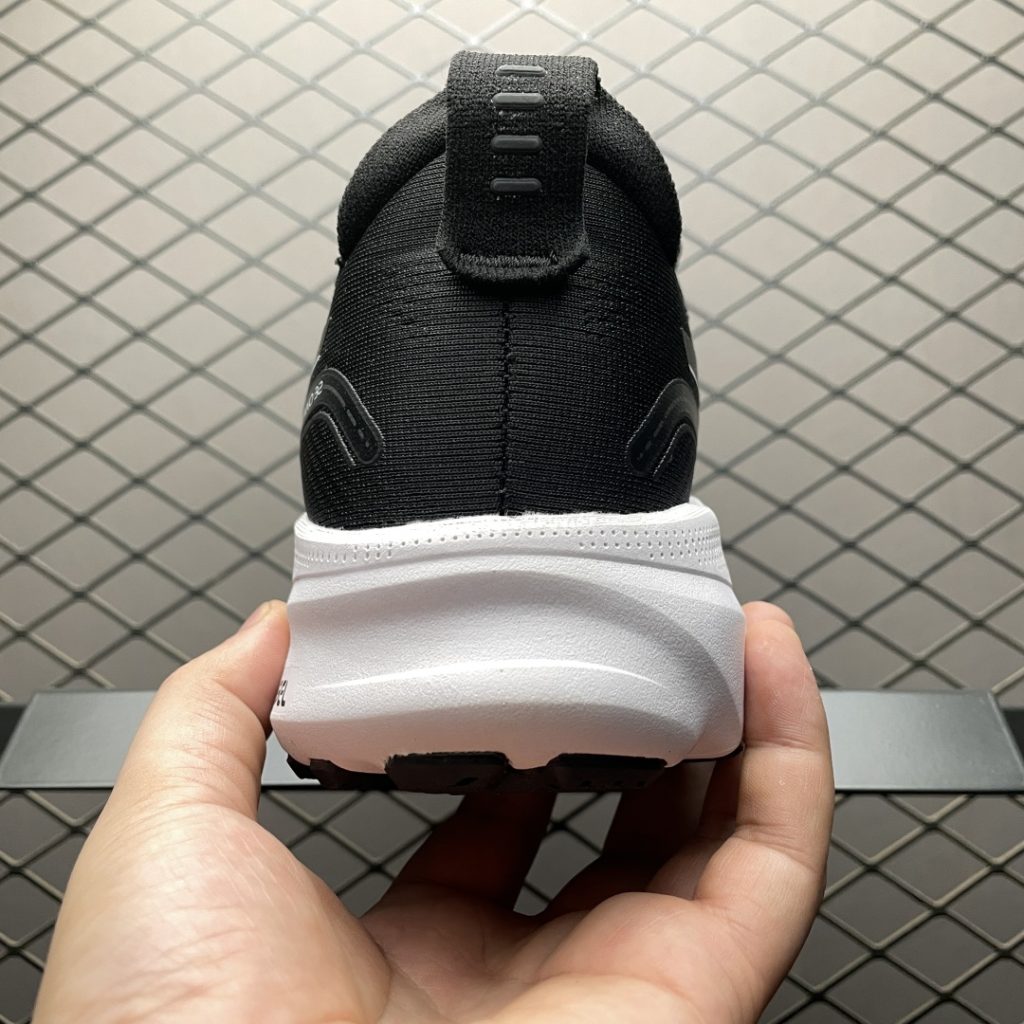 当复古跑鞋穿上夜行衣:ASICS GEL-NYC 黑白风暴插图1 当复古跑鞋穿上夜行衣:ASICS GEL-NYC 黑白风暴插图1