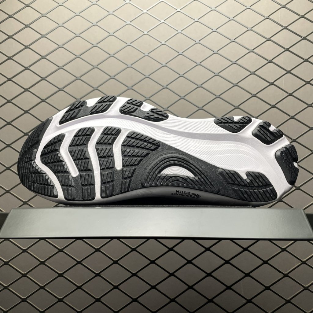 当复古跑鞋穿上夜行衣:ASICS GEL-NYC 黑白风暴插图4 当复古跑鞋穿上夜行衣:ASICS GEL-NYC 黑白风暴插图4