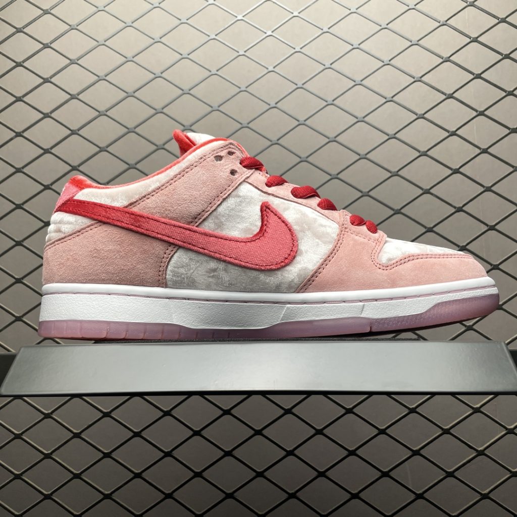 纯原NK SB Dunk Low情人节白粉丝绒 低帮限定休闲运动板鞋插图