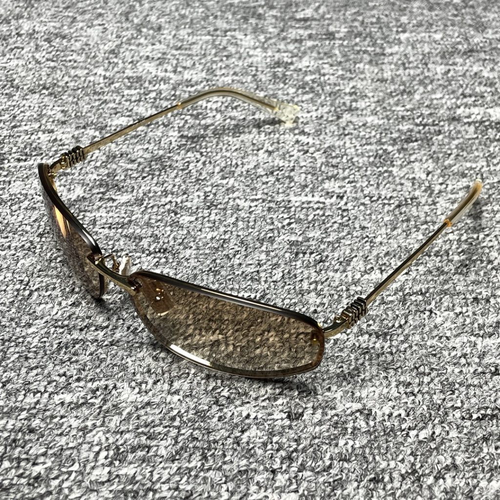 顶级纯原款MIU MIU 缪缪 金属镜架 长方形太阳眼镜墨镜插图1