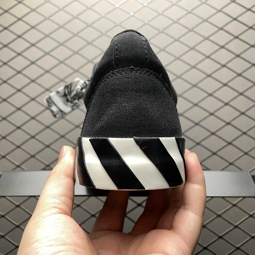 Off-White c/o Virgil Abloh Vulc Low Top 箭头低帮硫化帆布板鞋插图1