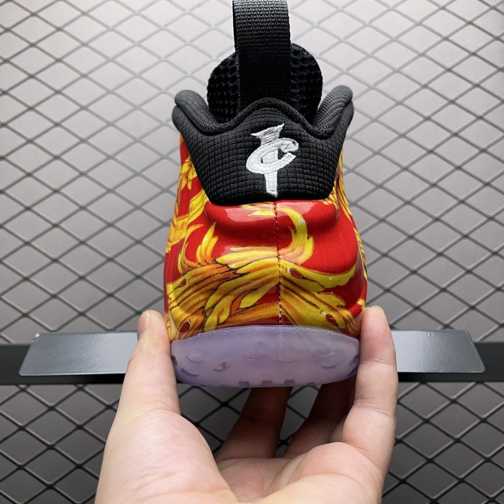 以下是关于这款 Supreme x NK Air Foamposite One（红稻草喷泡）插图1