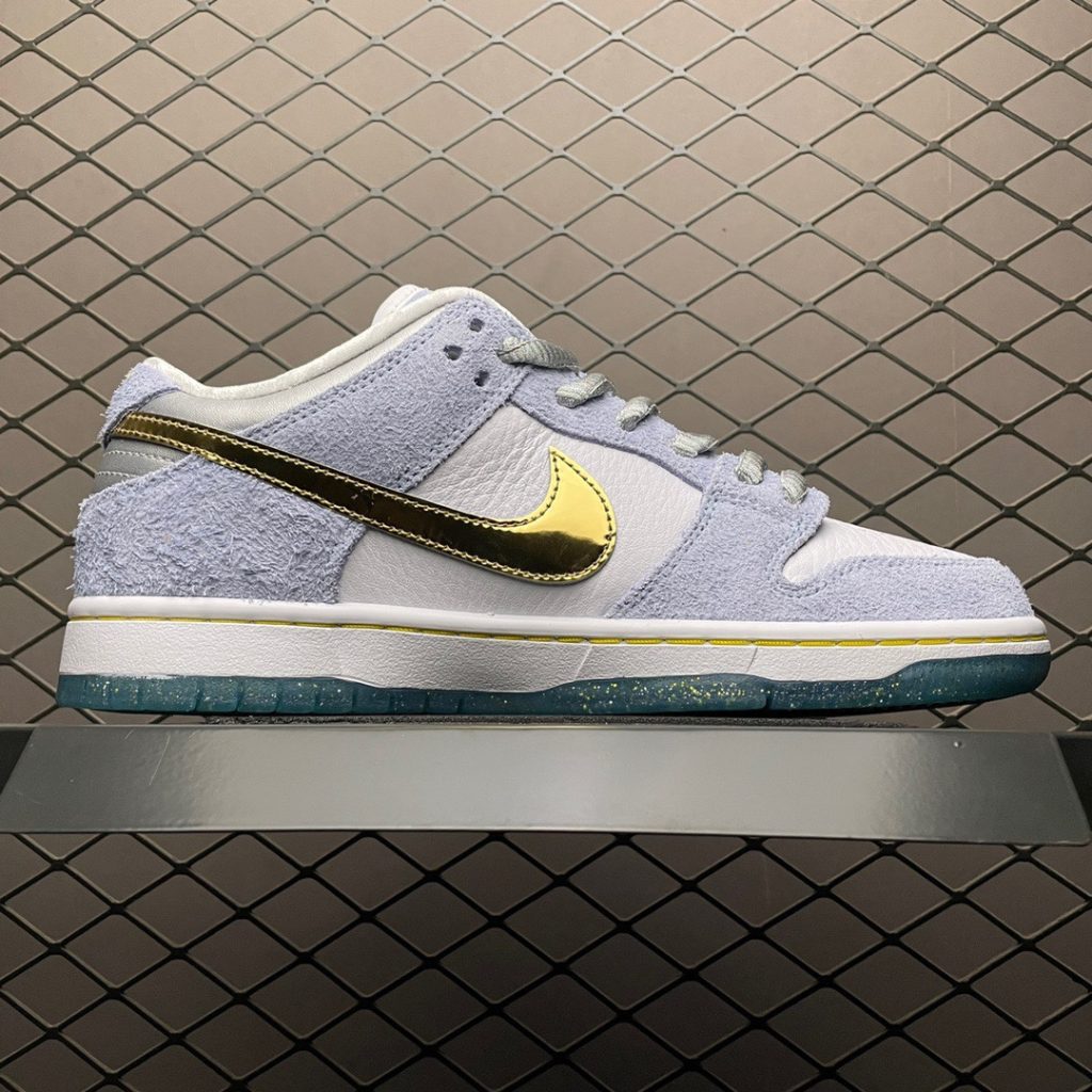 Sean Cliver × NK SB Dunk Low Pro QS “Holiday Special” 冰雪奇缘休闲板鞋插图