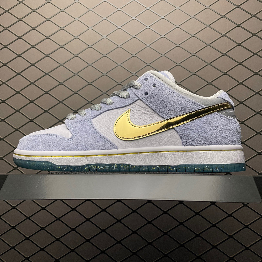 Sean Cliver × NK SB Dunk Low Pro QS “Holiday Special” 冰雪奇缘休闲板鞋缩略图