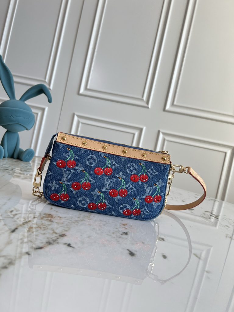 樱桃🍒Pochette Accessoires 手袋取材涂层帆布插图