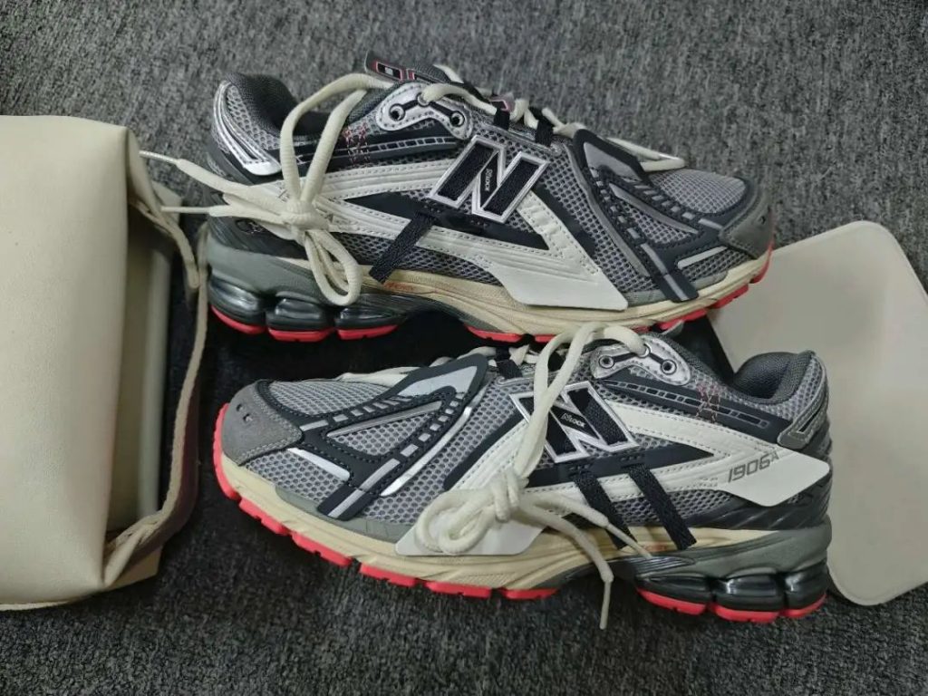 New Balance 1906A解构灰白色，大红鞋底超吸睛插图