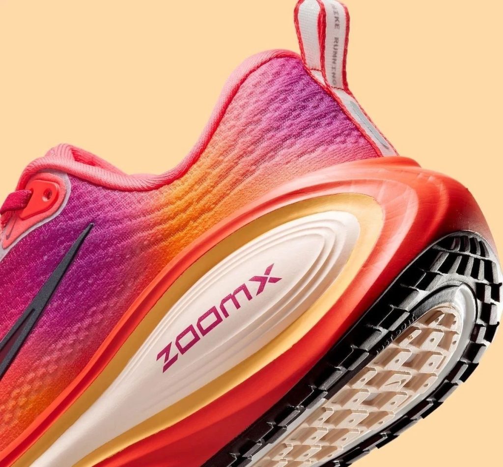 耐克专为女性设计的一款缓震跑鞋Nike Vomero Plus “Sunset”将于 2025 年 8 月上市插图2