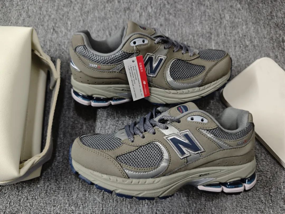 最酷的一个配色！New Balance 2002R水泥灰缩略图