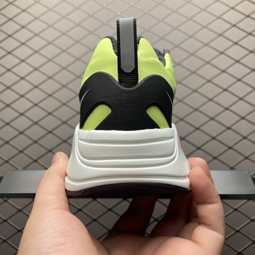 AD 阿迪Yeezy 700 MNVN 3M反光 侃爷椰子700潮流复古老爹鞋插图1