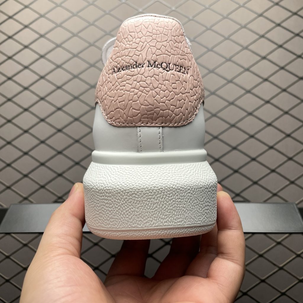 海淘专供版 Alexander McQueen 亚历山大麦昆 厚底增高小白鞋插图1 海淘专供版 Alexander McQueen 亚历山大麦昆 厚底增高小白鞋插图1