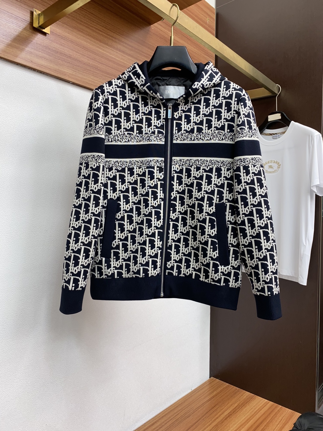 P390 迪奥 25ss最新品 经典针织夹克连帽外套缩略图 P390 迪奥 25ss最新品 经典针织夹克连帽外套缩略图