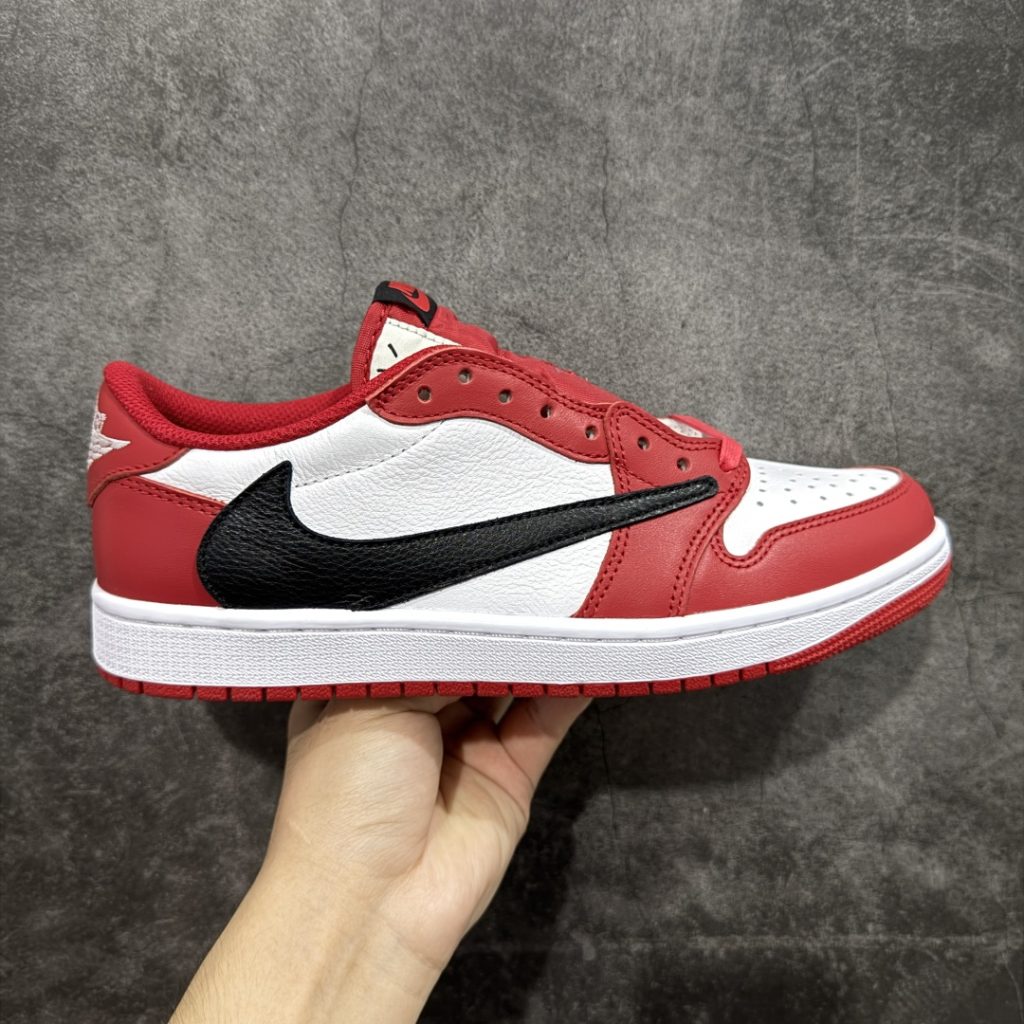 Air Jordan AJ1 Low OG SP TS联名倒钩低帮 白红倒钩定制款插图 Air Jordan AJ1 Low OG SP TS联名倒钩低帮 白红倒钩定制款插图
