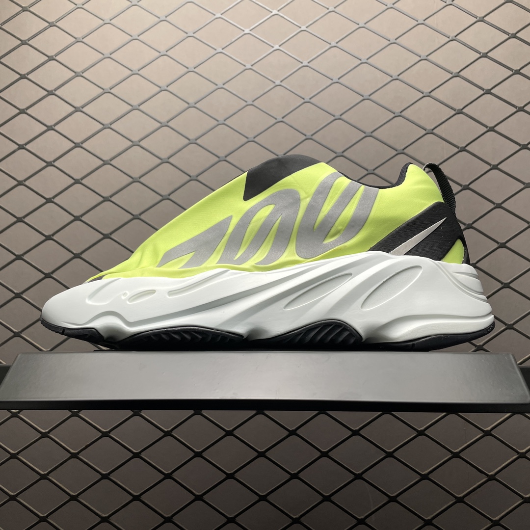 AD 阿迪Yeezy 700 MNVN 3M反光 侃爷椰子700潮流复古老爹鞋缩略图