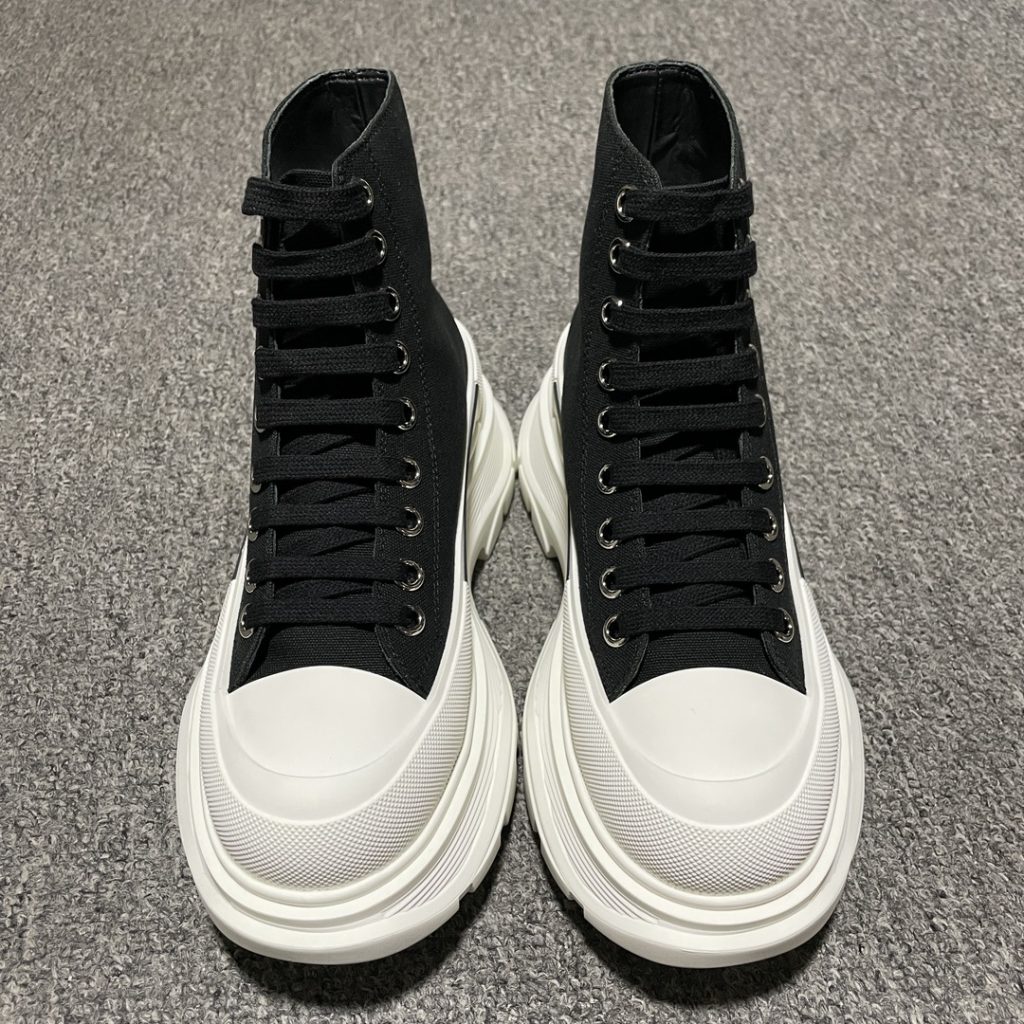 官方新版Alexander McQueen 亚历山大麦昆 Tread Slick 经典厚底马丁鞋插图 官方新版Alexander McQueen 亚历山大麦昆 Tread Slick 经典厚底马丁鞋插图