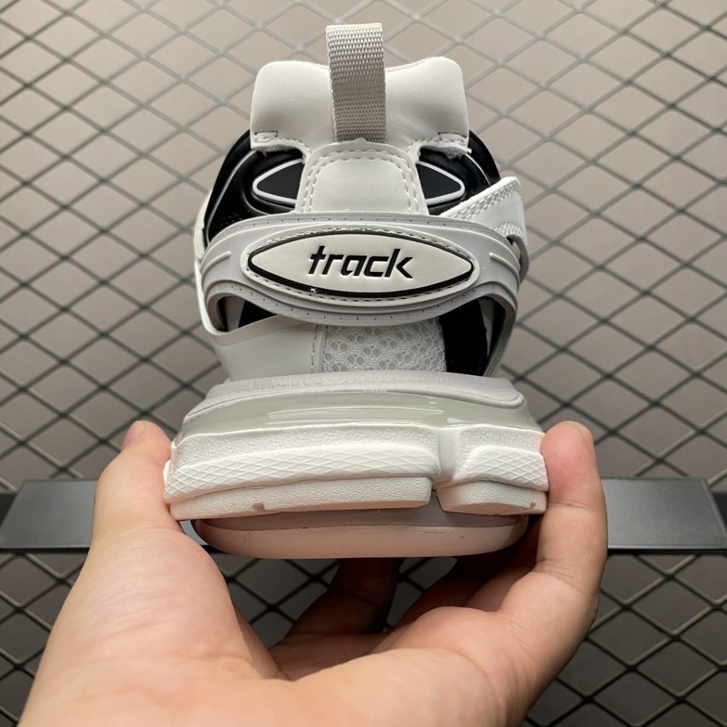 Balenciaga 巴黎世家 Track Sneaker 巴黎世家三代 户外概念复古老爹鞋插图1 Balenciaga 巴黎世家 Track Sneaker 巴黎世家三代 户外概念复古老爹鞋插图1