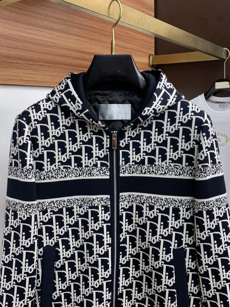 P390 迪奥 25ss最新品 经典针织夹克连帽外套插图 P390 迪奥 25ss最新品 经典针织夹克连帽外套插图