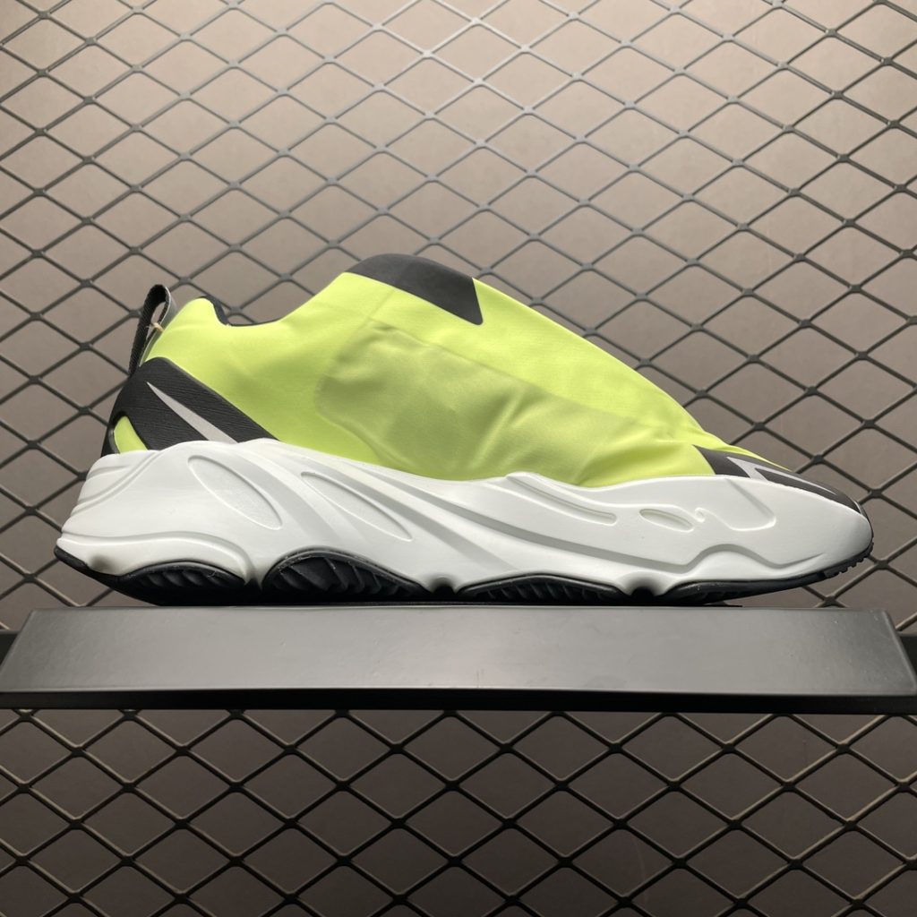 AD 阿迪Yeezy 700 MNVN 3M反光 侃爷椰子700潮流复古老爹鞋插图
