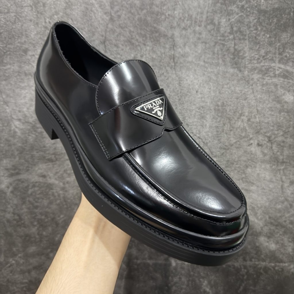 Prada 乐福鞋 全真牛皮 2024年春夏最好的穿的乐福鞋插图1