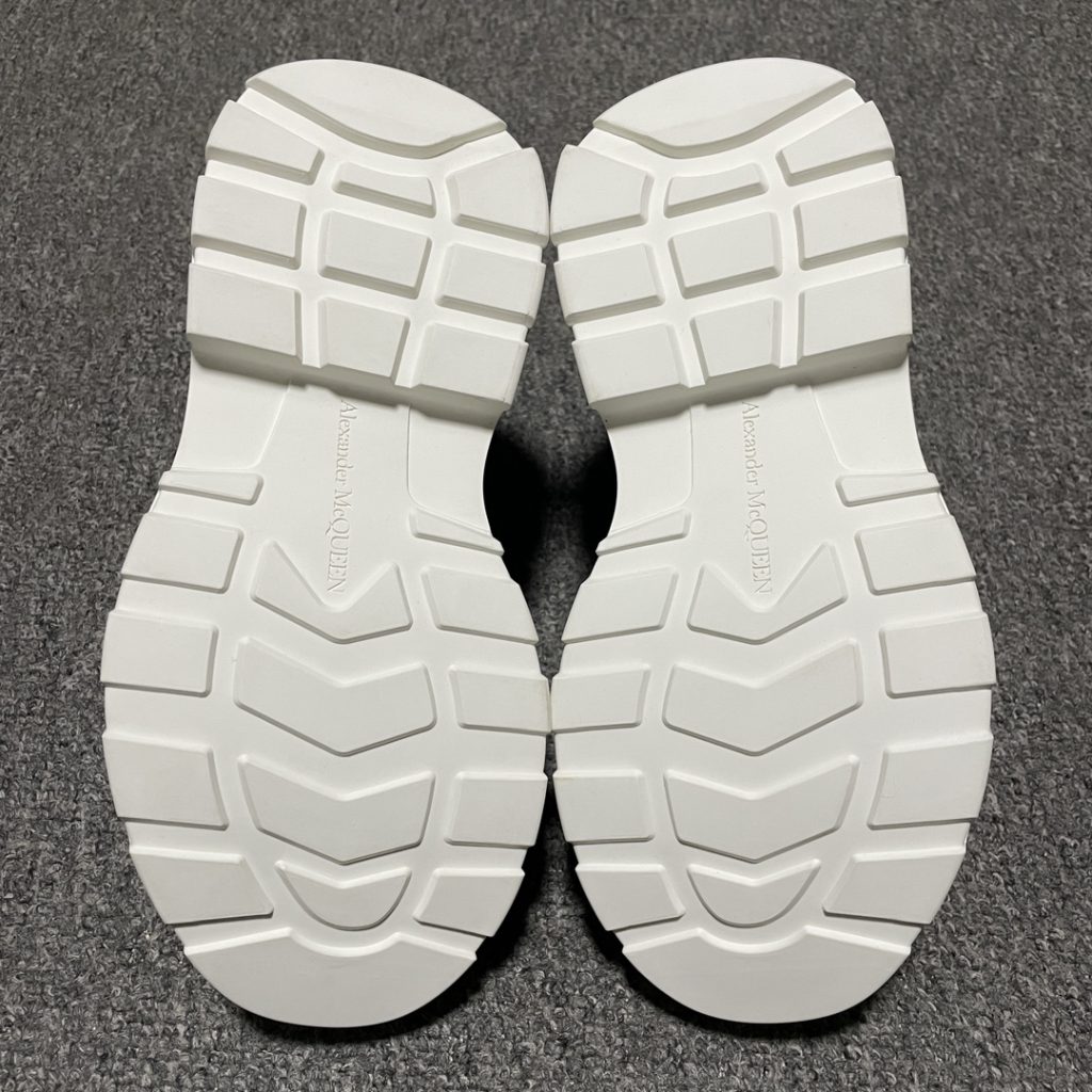 官方新版Alexander McQueen 亚历山大麦昆 Tread Slick 经典厚底马丁鞋插图1 官方新版Alexander McQueen 亚历山大麦昆 Tread Slick 经典厚底马丁鞋插图1