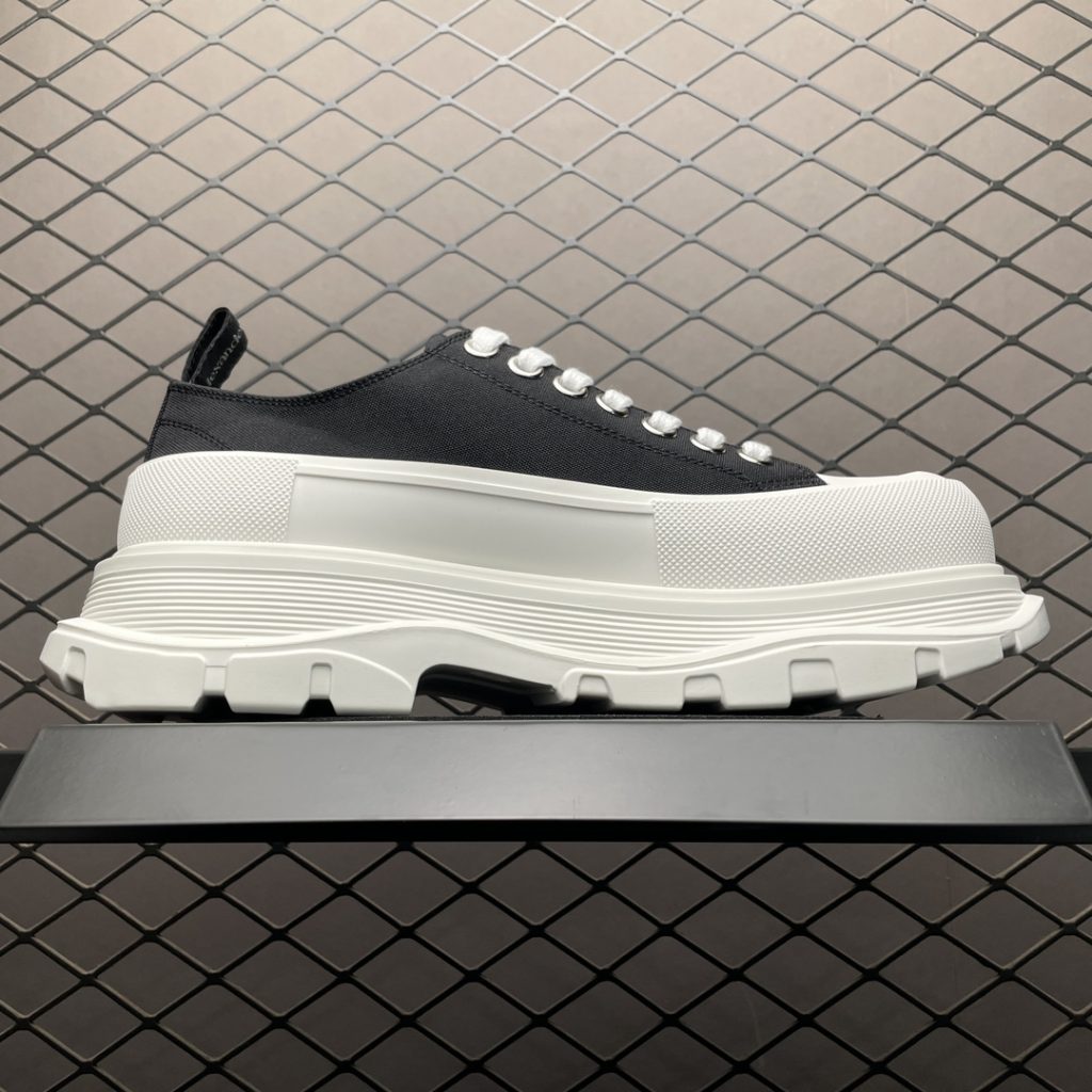 Alexander McQueen/亚历山大 麦昆 涂鸦配色 厚底增高帆布休闲鞋插图 Alexander McQueen/亚历山大 麦昆 涂鸦配色 厚底增高帆布休闲鞋插图