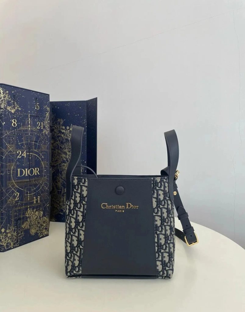 Dior 新款水桶包 Signature还是老花耐看啊插图 Dior 新款水桶包 Signature还是老花耐看啊插图