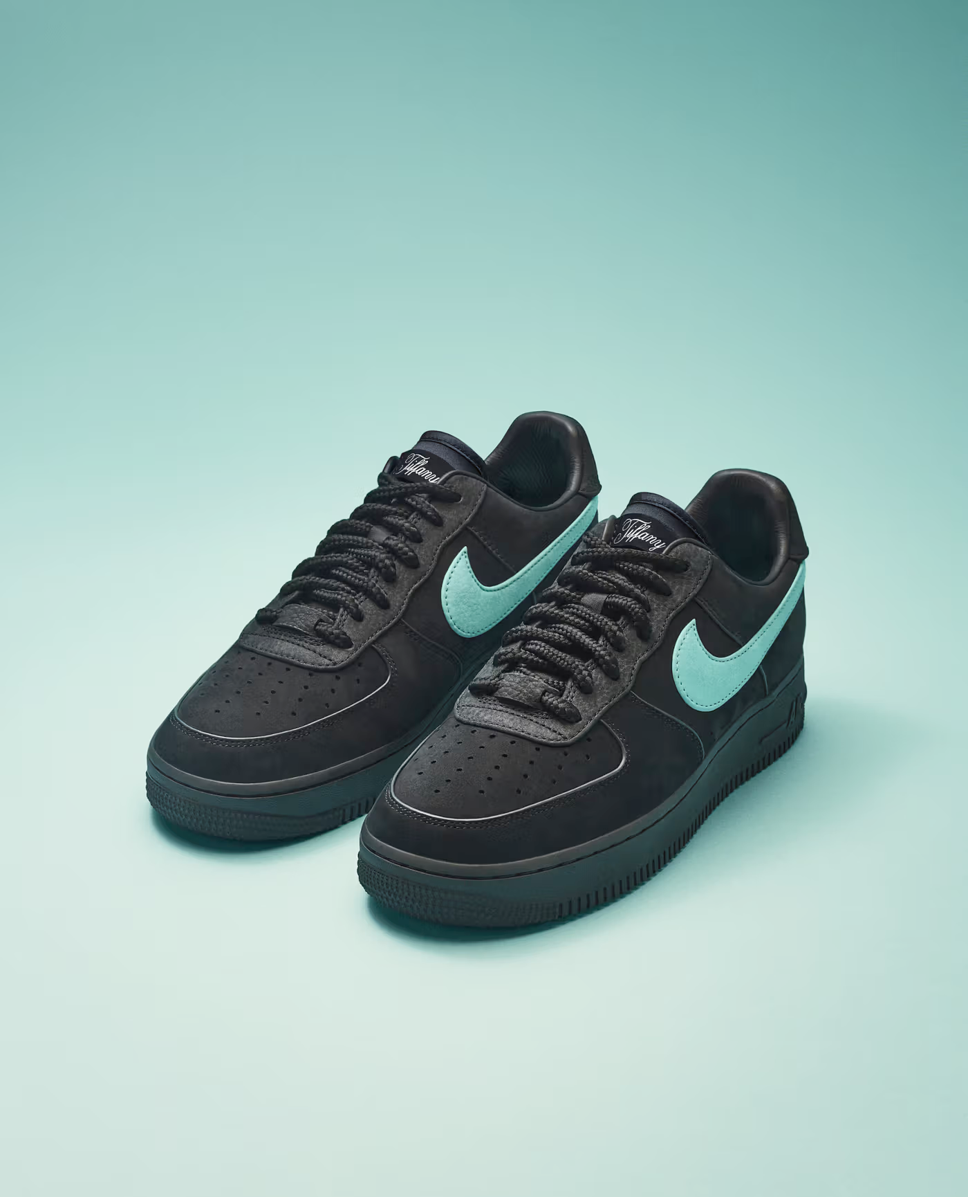 顶级奢华Tiffany & Co. x Nike Air Force 1 官方图片和发布资讯正式公布缩略图