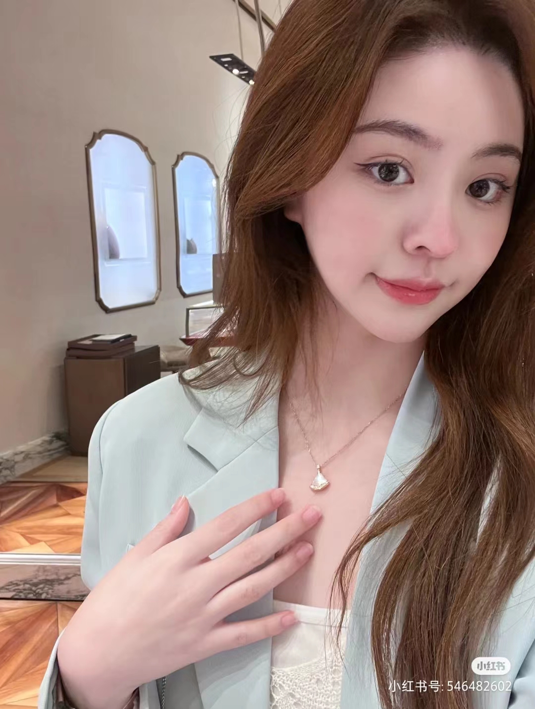 BVLGARI宝格丽 Diva 扇形白贝母小号带钻项链 高端定制缩略图