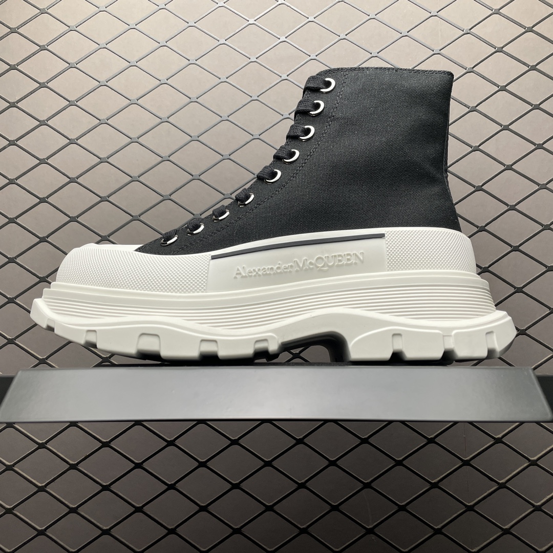 顶级纯原官方新版 Alexander McQueen 亚历山大麦昆 Tread Slick 经典厚底马丁鞋缩略图