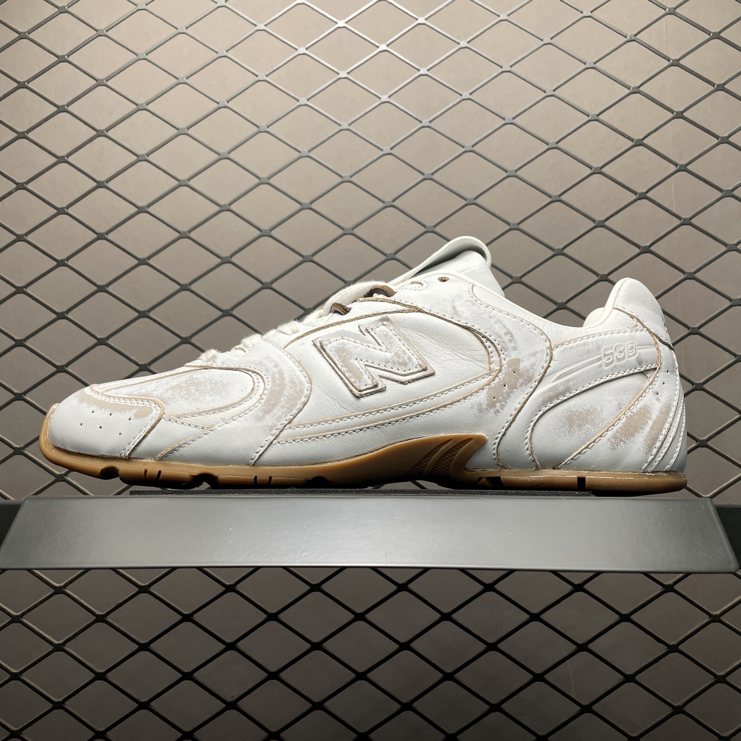 纯原 Miu Miu x New Balance 新百伦 缪缪联名款复古休闲鞋缩略图 纯原 Miu Miu x New Balance 新百伦 缪缪联名款复古休闲鞋缩略图