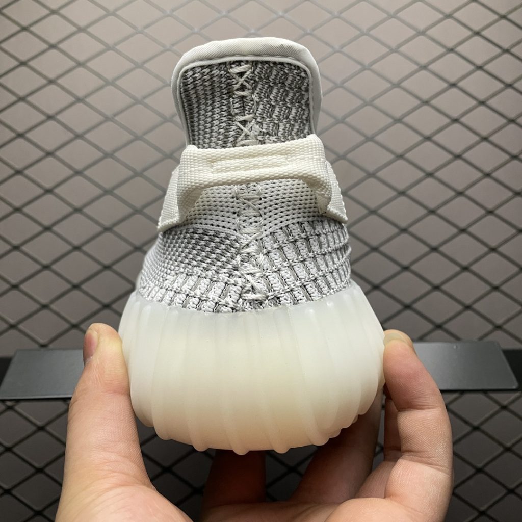 最顶零售性价版 AD 阿迪Yeezy 350V2 ” Static ” 白天使 鞋带反光版插图1 最顶零售性价版 AD 阿迪Yeezy 350V2 ” Static ” 白天使 鞋带反光版插图1