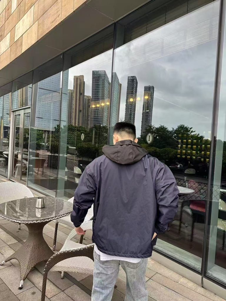 PRADA普拉达PRD 竖袋双面穿再生尼龙连帽夹克外套插图1