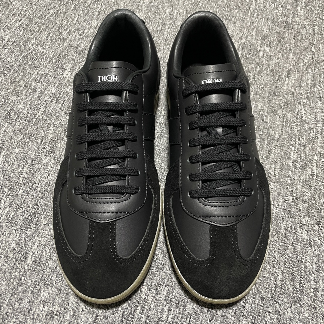 Dior B01 低帮休闲板鞋的鞋底是否耐磨?缩略图 Dior B01 低帮休闲板鞋的鞋底是否耐磨?缩略图