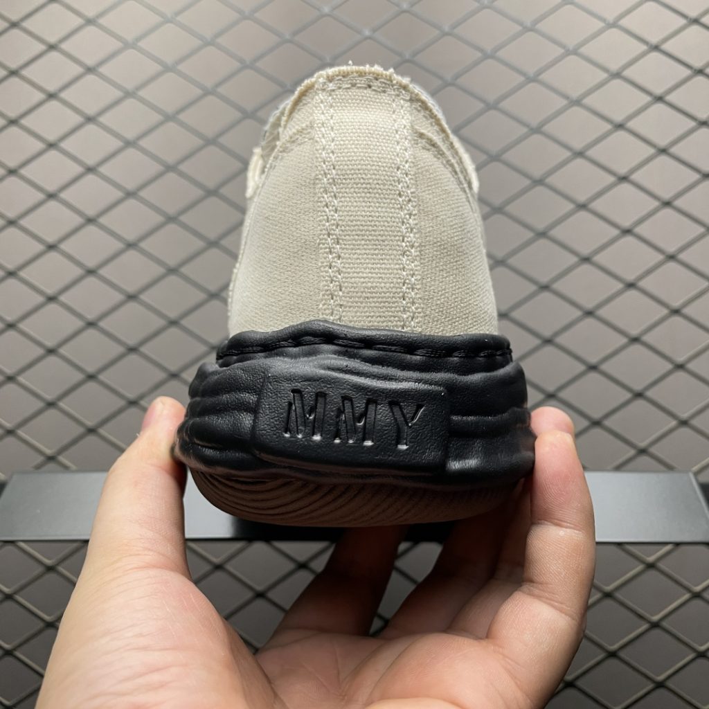 日本概念时装设计师・三原康裕 MIHARA YASUHIRO 变形溶解鞋插图 日本概念时装设计师・三原康裕 MIHARA YASUHIRO 变形溶解鞋插图