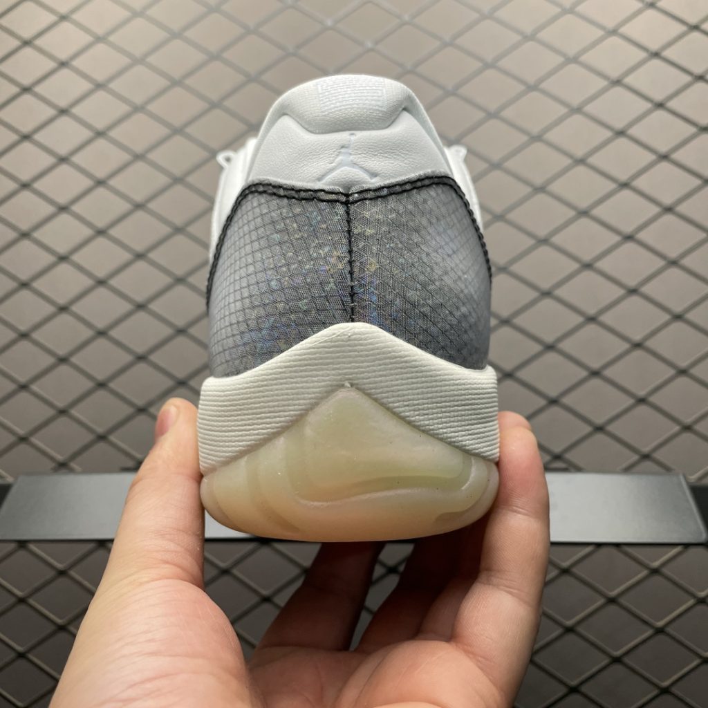 Air Jordan 11 AJ11乔11 文化篮球鞋 ” NYC ” 蛇年限定男子文化篮球鞋插图3 Air Jordan 11 AJ11乔11 文化篮球鞋 ” NYC ” 蛇年限定男子文化篮球鞋插图3