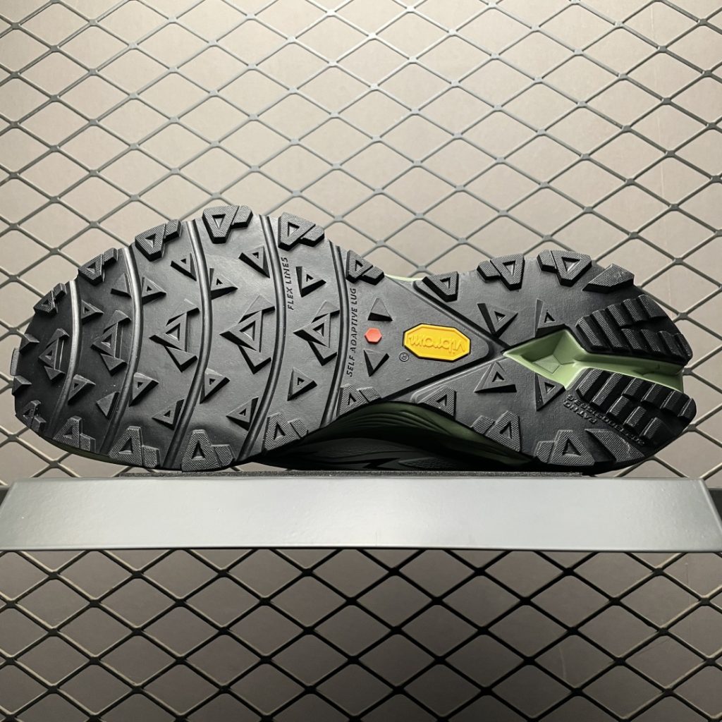 凯乐石冲锋衣和背包的防伪标签具体是什么样子的？如何正确刮开防伪码？插图