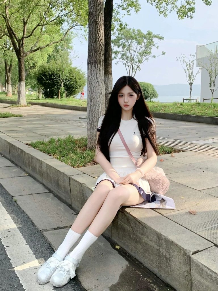 纯欲少女感+学院风+修身白裙+小白鞋插图 纯欲少女感+学院风+修身白裙+小白鞋插图