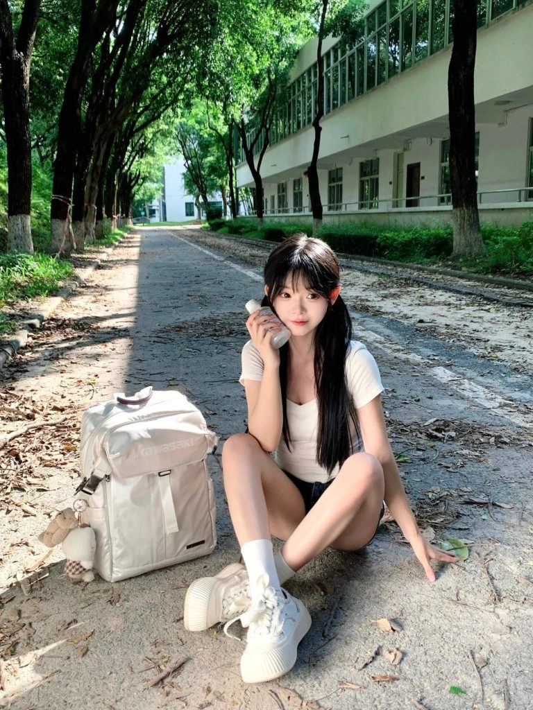 元气少女风+白色短袖+牛仔短裤+青春感插图 元气少女风+白色短袖+牛仔短裤+青春感插图
