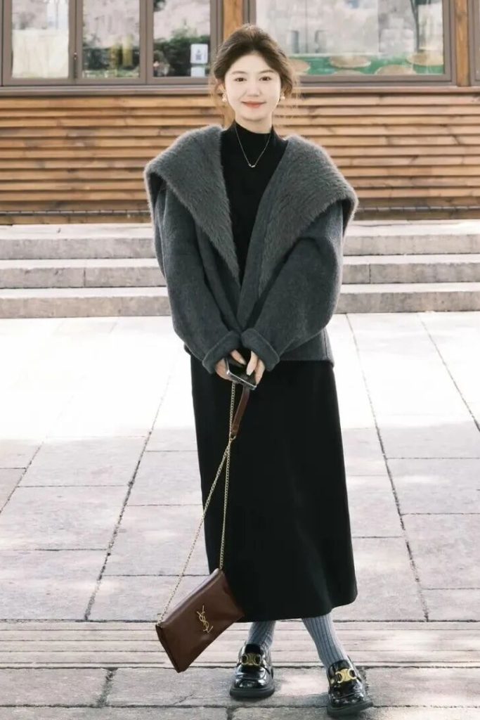 秋冬穿搭|高级感“灰黑配”,把优雅与温暖穿在身上插图 秋冬穿搭|高级感“灰黑配”,把优雅与温暖穿在身上插图