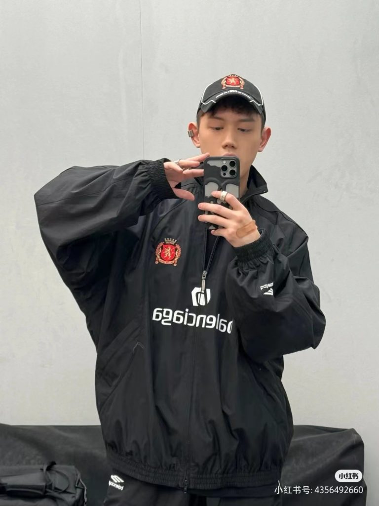 Balenciaga巴黎世家24SS早春新款曼联联名01号运动夹克外套插图