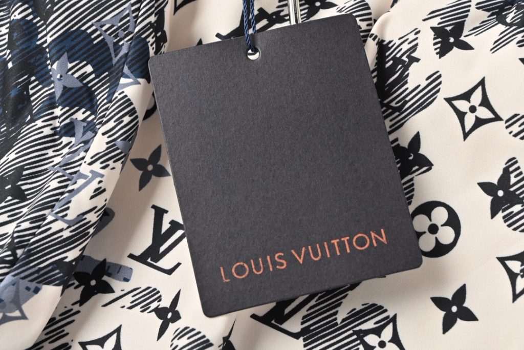 Louis Vuitton/路易威登 25Fw 满印老花水墨晕染梭织长裤插图 Louis Vuitton/路易威登 25Fw 满印老花水墨晕染梭织长裤插图