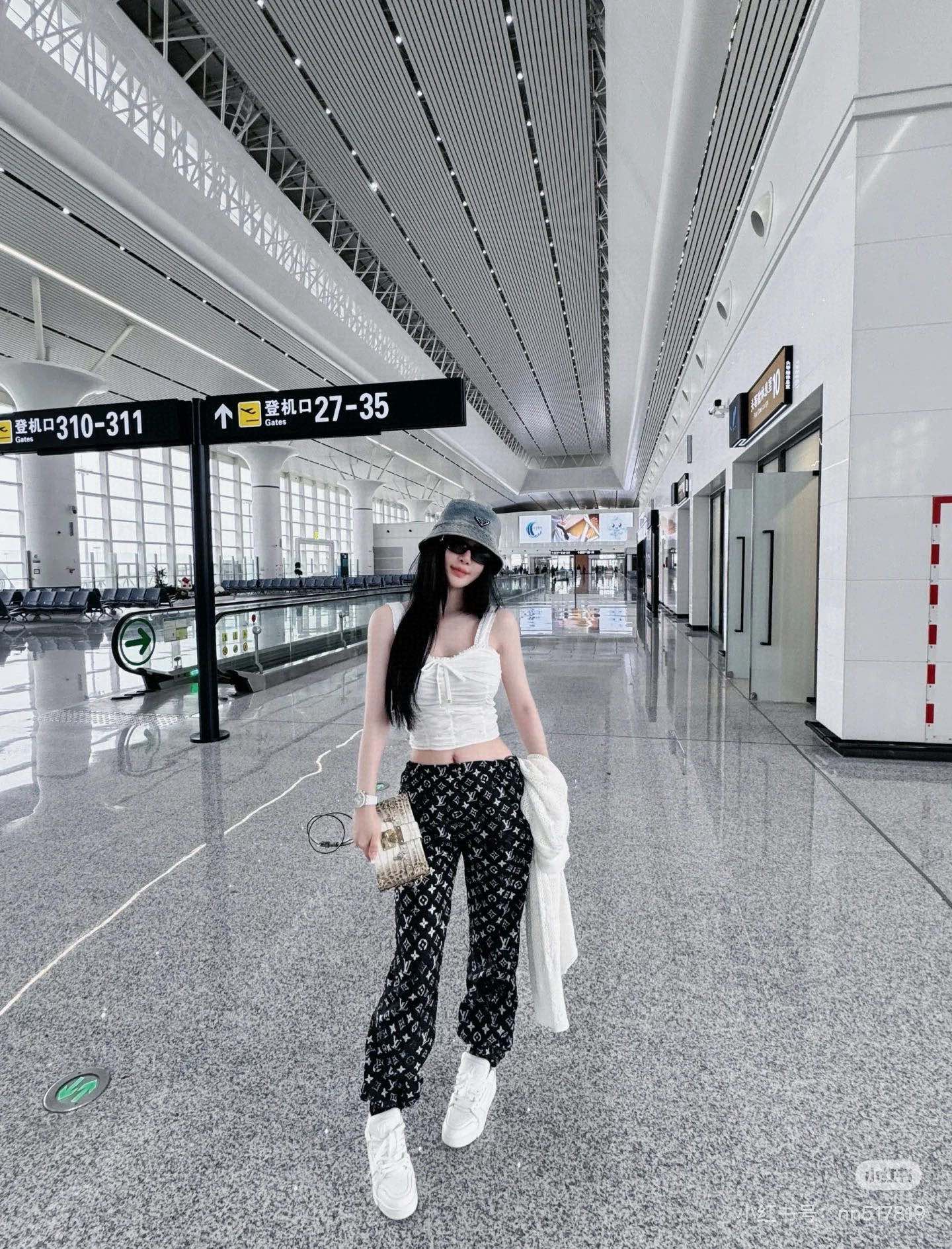 Louis Vuitton/路易威登 25Fw 做旧斑驳老花满印梭织长裤缩略图 Louis Vuitton/路易威登 25Fw 做旧斑驳老花满印梭织长裤缩略图