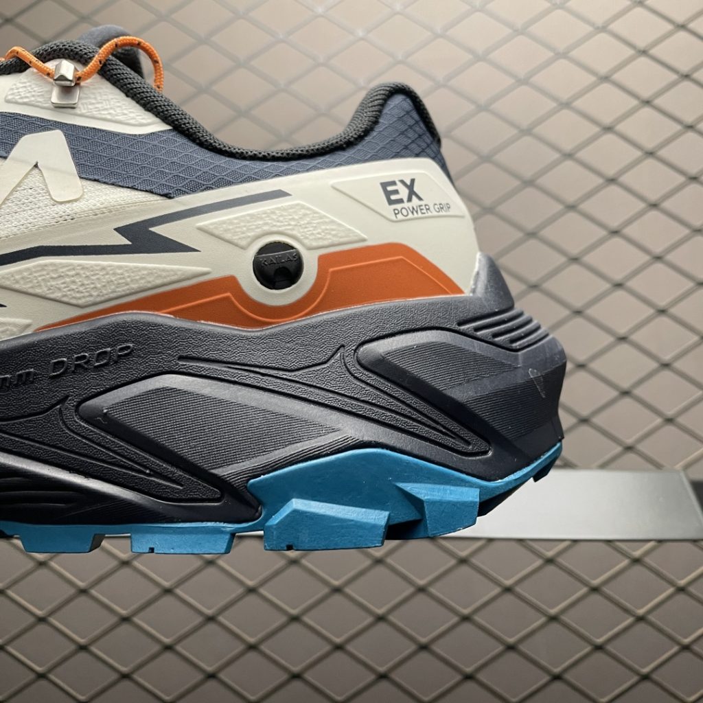 除了鞋子,凯乐石其他热门产品(如冲锋衣、背包)的真伪辨别方法有什么不同?插图 除了鞋子,凯乐石其他热门产品(如冲锋衣、背包)的真伪辨别方法有什么不同?插图