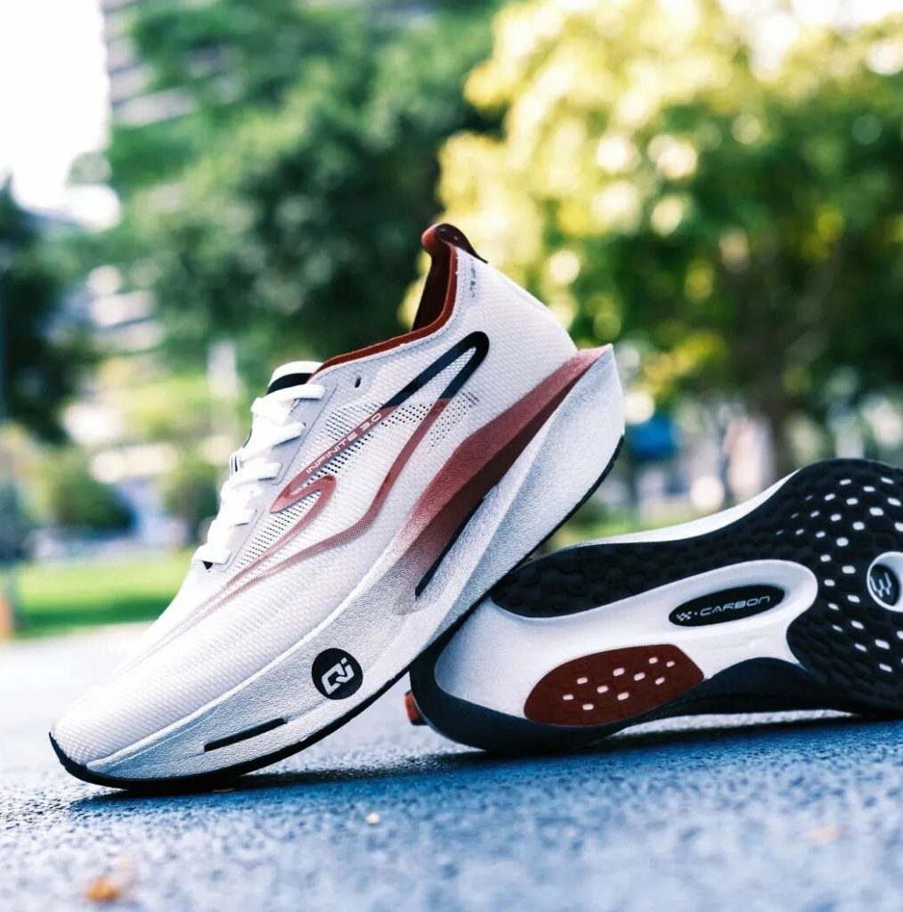 千禧银:一双能「穿越时空」的竞速跑鞋?插图 千禧银:一双能「穿越时空」的竞速跑鞋?插图