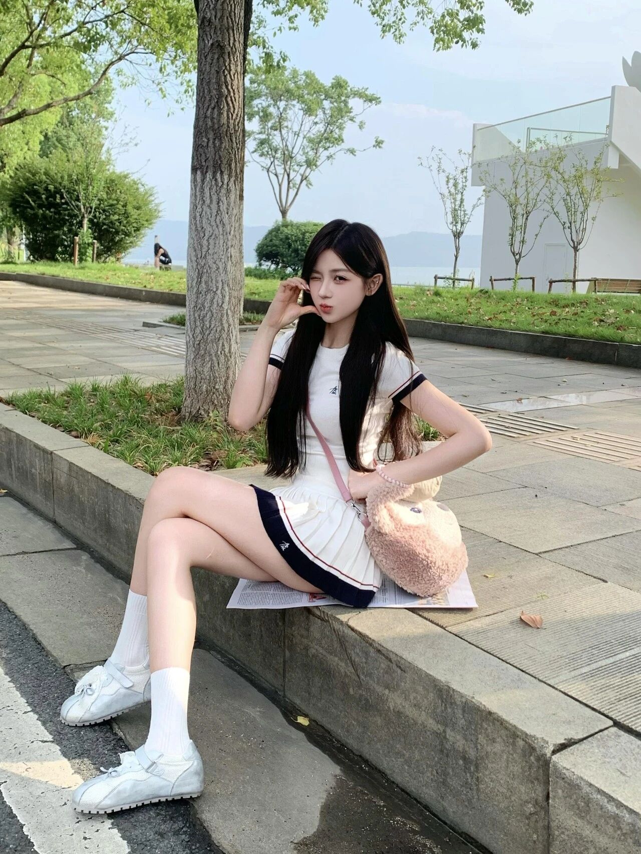 纯欲少女感+学院风+修身白裙+小白鞋缩略图 纯欲少女感+学院风+修身白裙+小白鞋缩略图