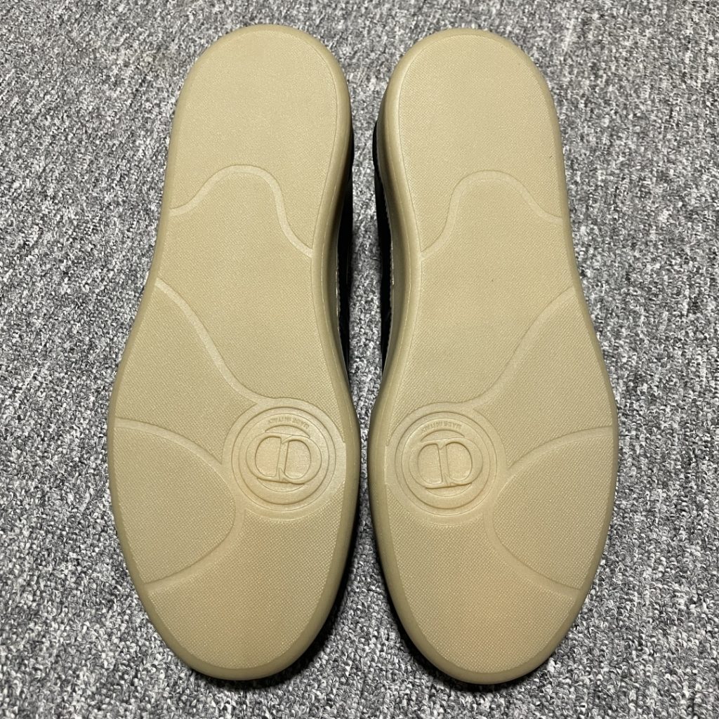 Dior B01 低帮休闲板鞋的鞋底是否耐磨?插图 Dior B01 低帮休闲板鞋的鞋底是否耐磨?插图