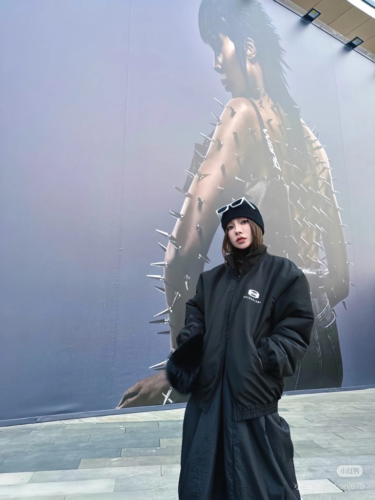 BALENCIAGA巴黎世家BLCG Cocoon Kick双环夹棉拉链夹克外套插图