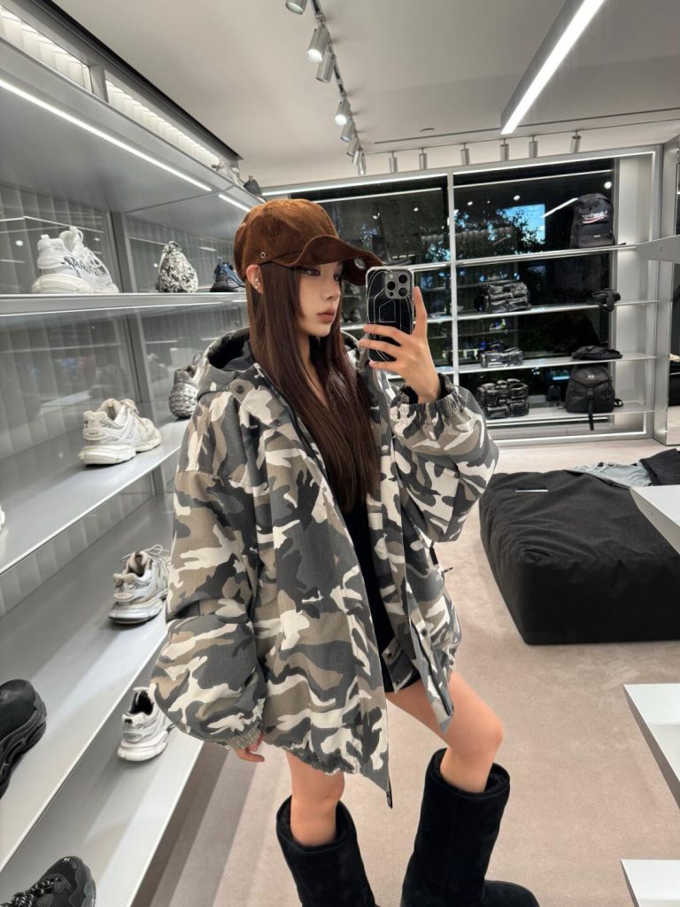 BALENCIAGA巴黎世家BLCG 3B滑雪夹棉冲锋衣迷彩连帽滑雪服外套插图 BALENCIAGA巴黎世家BLCG 3B滑雪夹棉冲锋衣迷彩连帽滑雪服外套插图