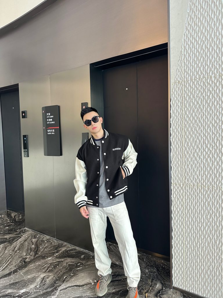 BURBERRY/巴宝莉BBR 素描刺绣战马LOGO棒球服夹克外套插图 BURBERRY/巴宝莉BBR 素描刺绣战马LOGO棒球服夹克外套插图