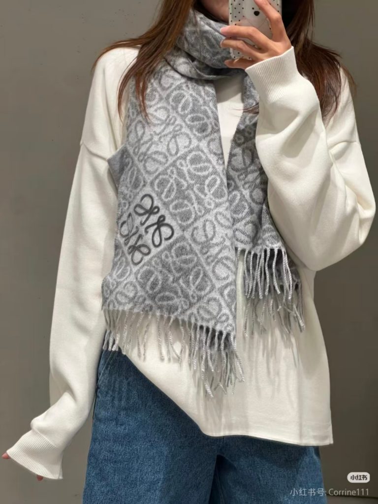 LOEWE罗意威 Anagram 提花双面羊毛羊绒流苏长围巾插图 LOEWE罗意威 Anagram 提花双面羊毛羊绒流苏长围巾插图